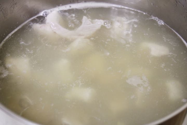 Сколько желатина нужно на 1 литр бульона. Бульон для заливного с желатином. Заливное из филе судака. Рецепты из бульонов с желатином. Сколько по времени варить бульон.