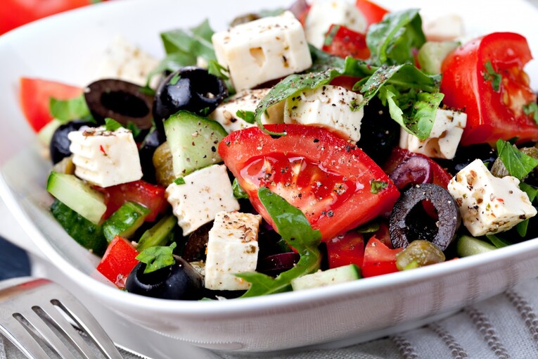 Греческий салат с ризони
